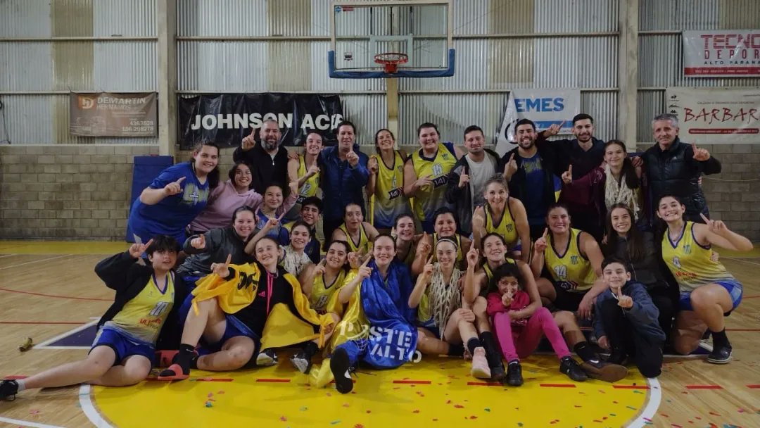 postealtobasket's tweet photo. #APBF #Primera | Paracao fue el mejor equipo del Torneo Apertura y lo ratificó en su casa: campeón por primera vez en su historia.

💻 Más información en https://t.co/rnzjmdsU4m https://t.co/vDIGt2sJuV