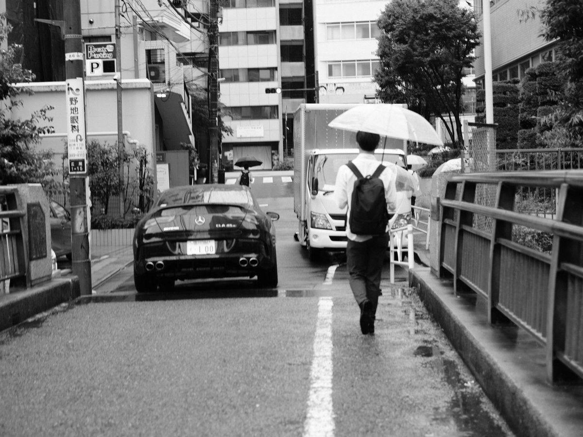 仕事前に、ひさびさに恵比寿にある前職のトレーニング施設をみてきた。水曜日が定休日だということを忘れていて、目の前で折りかえすことに。JR恵比寿駅のホームで流れるヱビスビールの音楽を聴いたら、当時のことを思い出した。