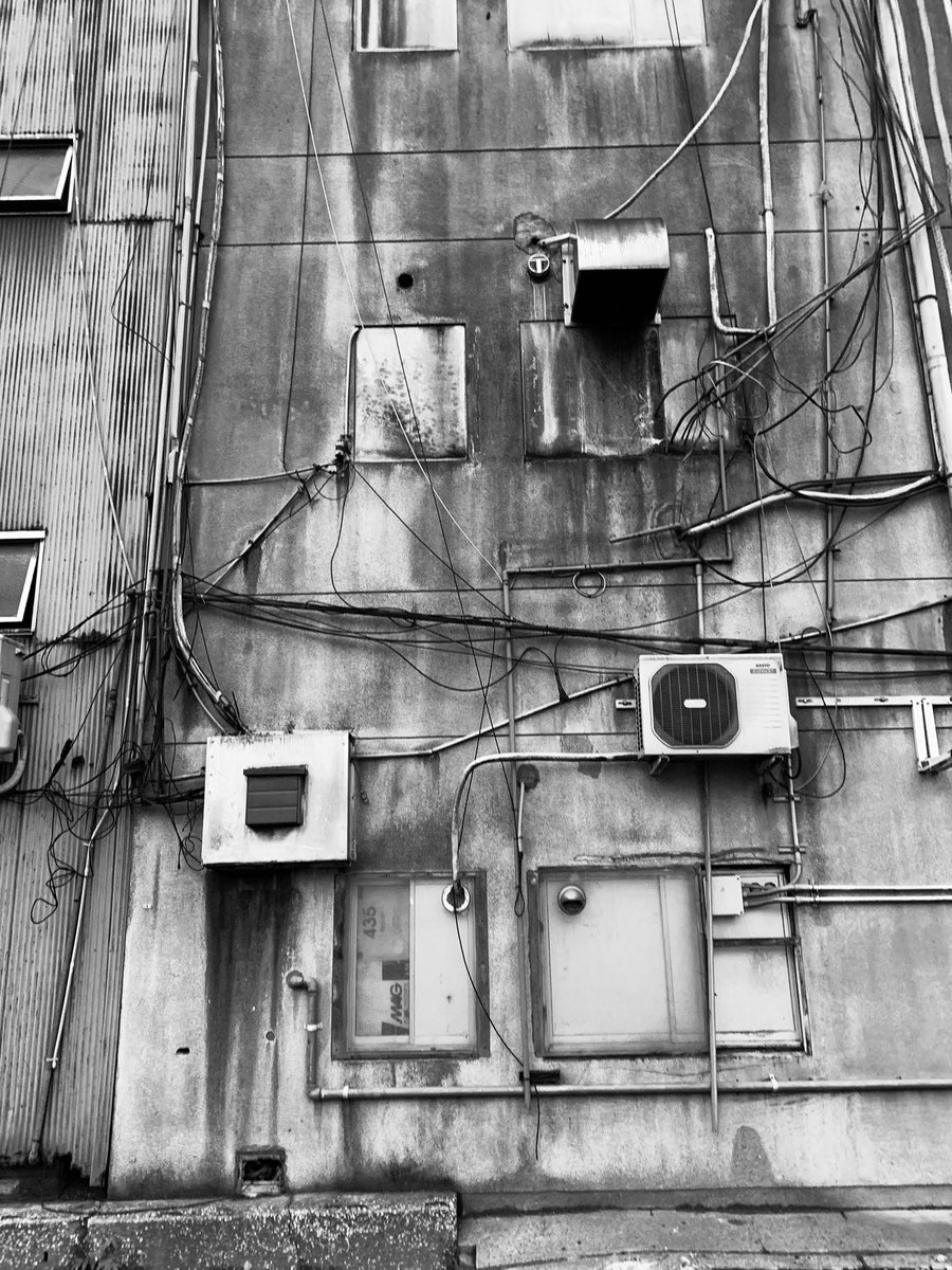 HiroTakeuchi's tweet photo. 主観的小景高知
Wall.
Everyday scenery of Kochi City Japan, from my point of view.
#Wall
#Outdoorunit
#Condenserunit
#Window
#Rust
#Monochromephotograph
#Blackandgrayphoto https://t.co/BbZQc9GNxZ