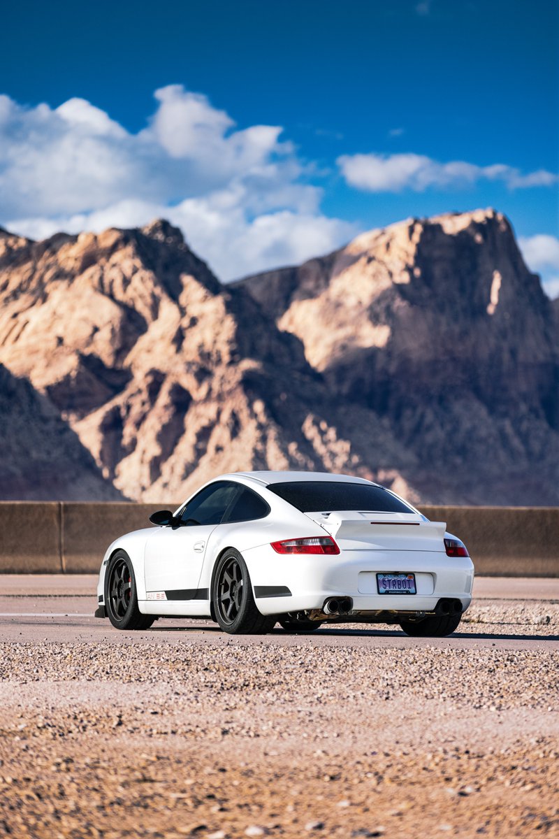 Desert mountain roads with a flat six symphony 🤌🏼
.
.
.
#porsche #porsche911 #porsche997 #rayswheels #volkracing #te37 #fabspeed #manual #dreamcar #carbonfiber #redrockcanyon  #valleyoffirestatepark #nevadadesert #urbexphotography #killerframes #valleyoffire #redrockcanyon