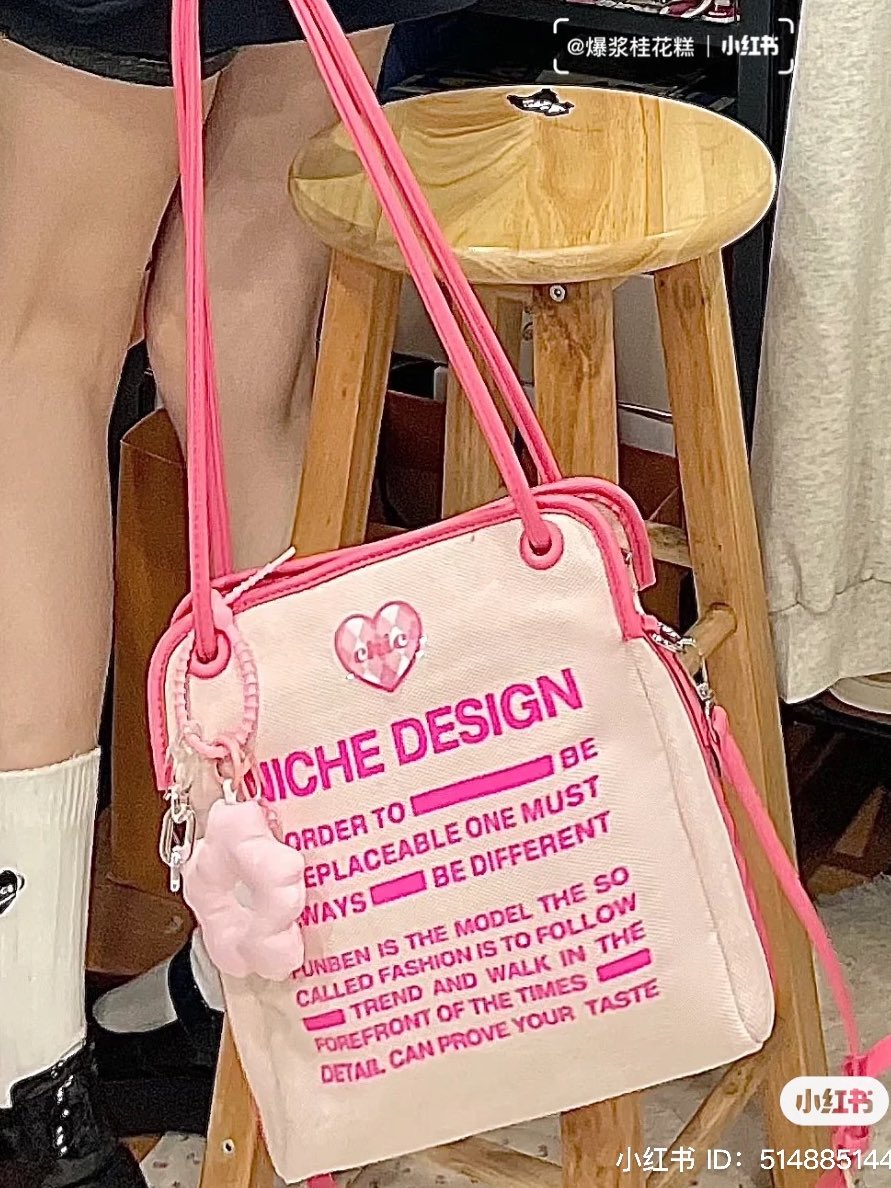 เป็นอีกใบของ 𝚏𝚞𝚗𝚋𝚎𝚗 ที่พสจีนออกมารีวิวอย่างบ่อย 🫠 จากตอนแรกไม่อยากได้ ตอนนี้กดลงตะกร้าแล้ว 1 ความชมพู ความเป๋าผ้า