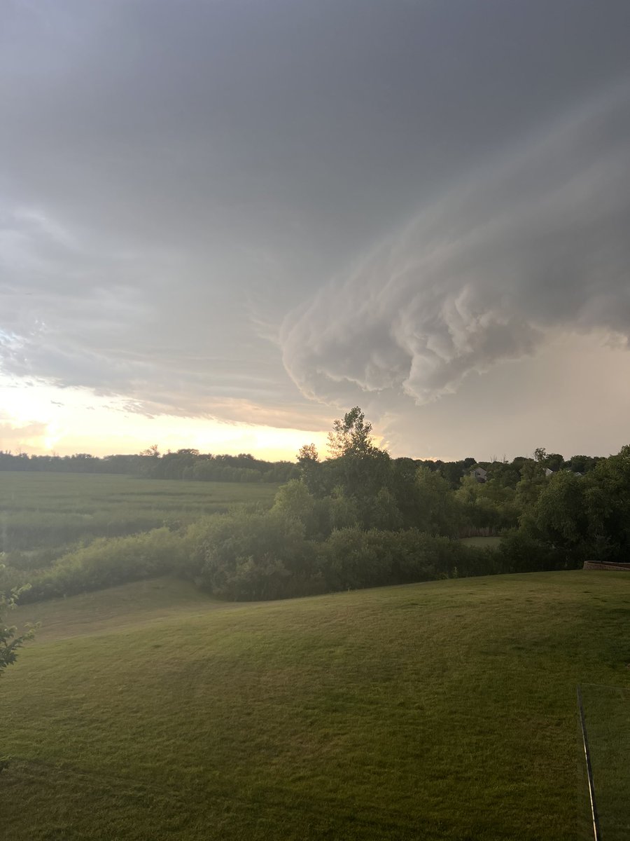 AA_Mill's tweet photo. @kare11wx our view tonight in Rogers https://t.co/KLWwrxHl4F