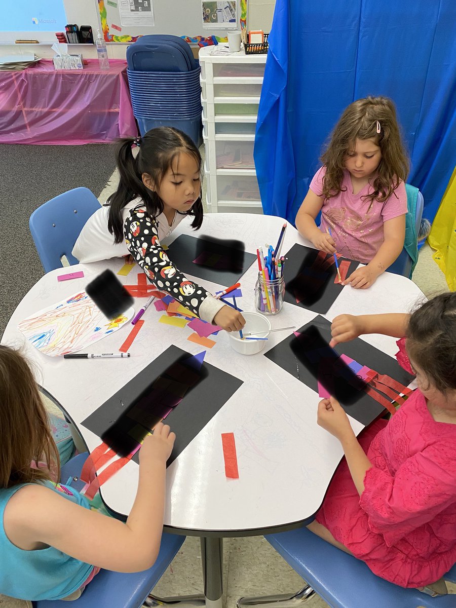 mmekierra's tweet photo. Pour la semaine de l’espace, nous avons créé nos propre fusées avec les lettres de nos noms! 🚀 #ASPIRELRSD @bergeronLRSD @provencherLRSD @varennesLRSD https://t.co/wuHmmlBRaF