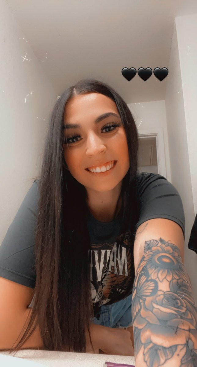 ItsSimplySteph_'s tweet photo. 😘 https://t.co/2rh4Kegy7J