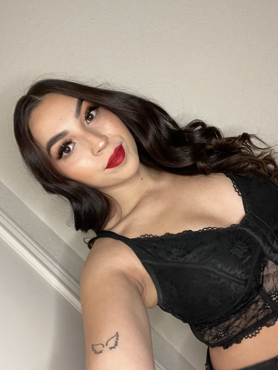 ItsSimplySteph_'s tweet photo. 😘 https://t.co/2rh4Kegy7J