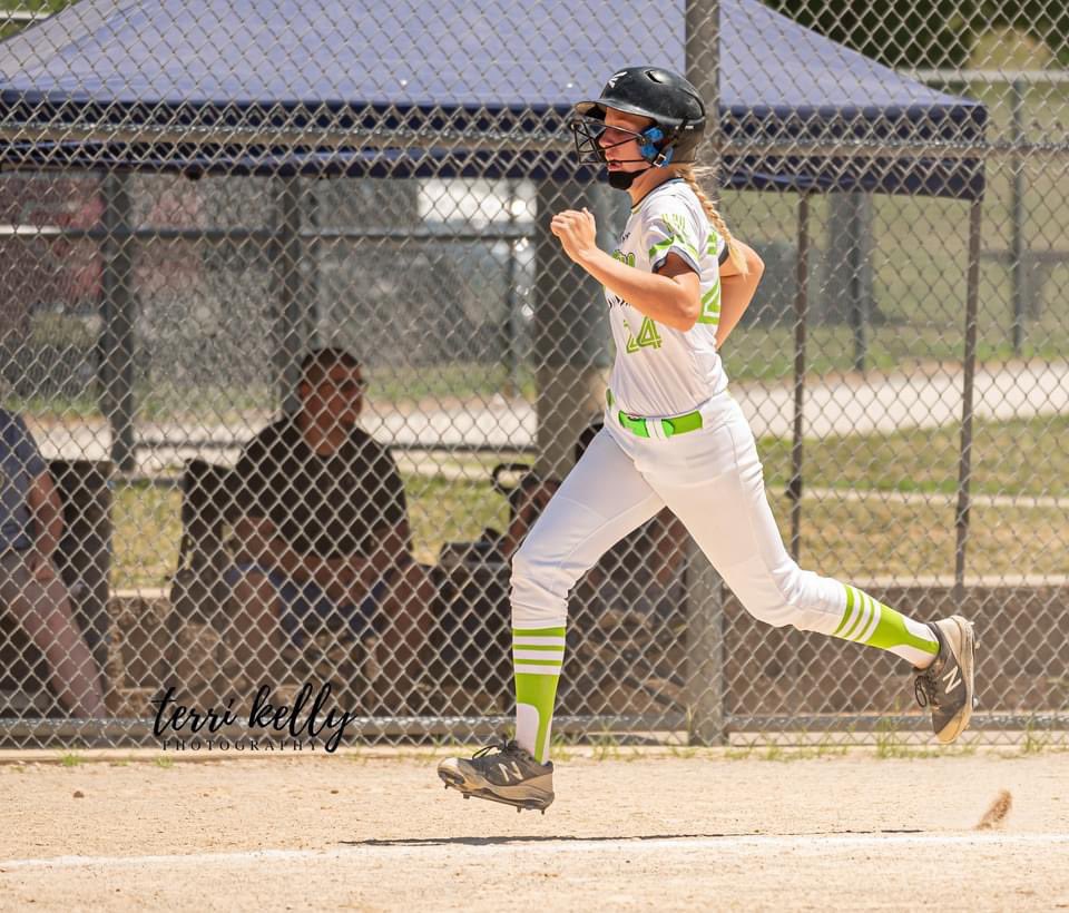 MelissaPicker6's tweet photo. Last game of the summer  🥎 https://t.co/qxzRYtMOVn