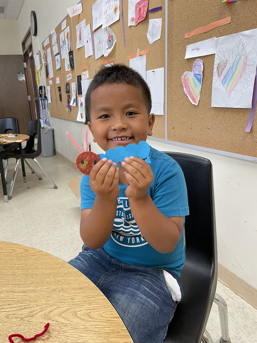 Working hard making puppets to retell “The Very Hungry Caterpillar” 

<a href="/gecdsbpro/">GECDSB PR</a> <a href="/LauraBa06241838/">Laura Bates</a> @MlleParaschak <a href="/ClaraHowitt/">Dr. Clara Howitt</a> #CampWonder #GECDSBSLP2022