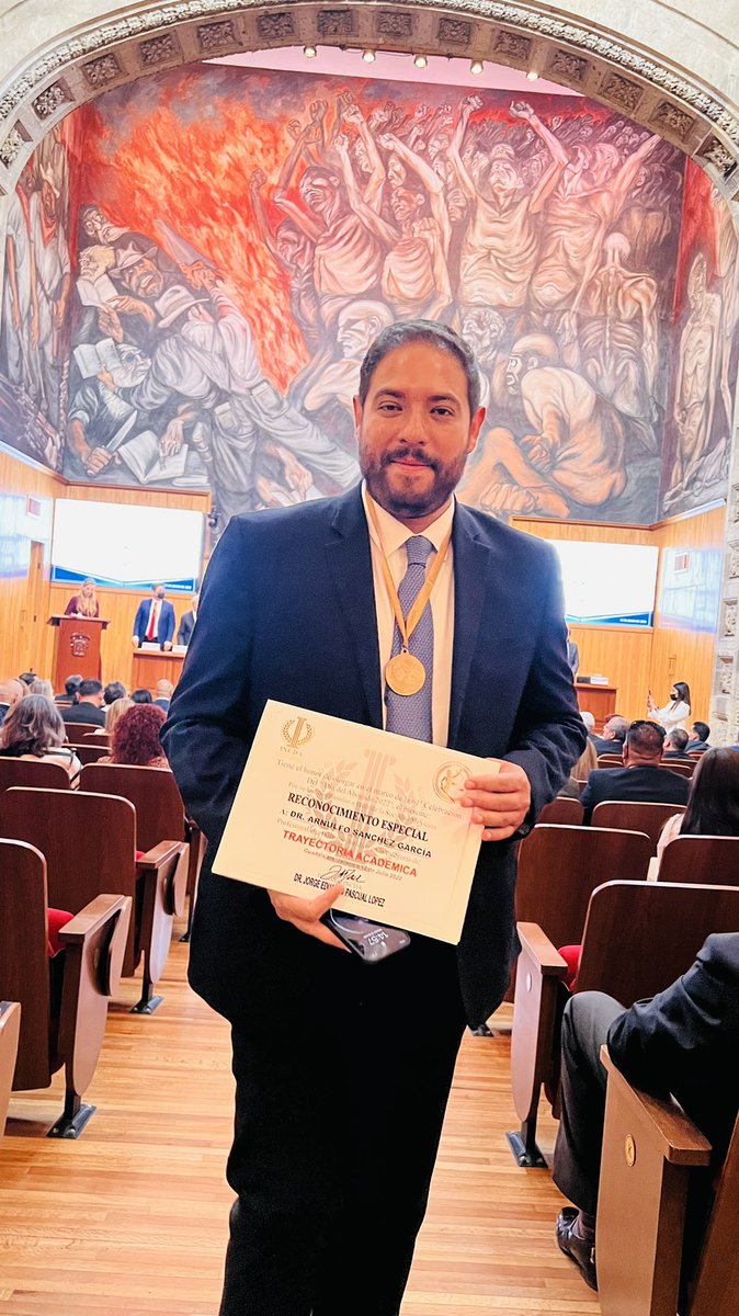 ArnulfoSanchezG's tweet photo. Muy contento de recibir el Galardón por “Trayectoria Académica” otorgado por la Institución Nacional para la Celebración del Día del Abogado A.C. INCDA, en el marco del día del Abogado. https://t.co/HeoVPrxQ9L