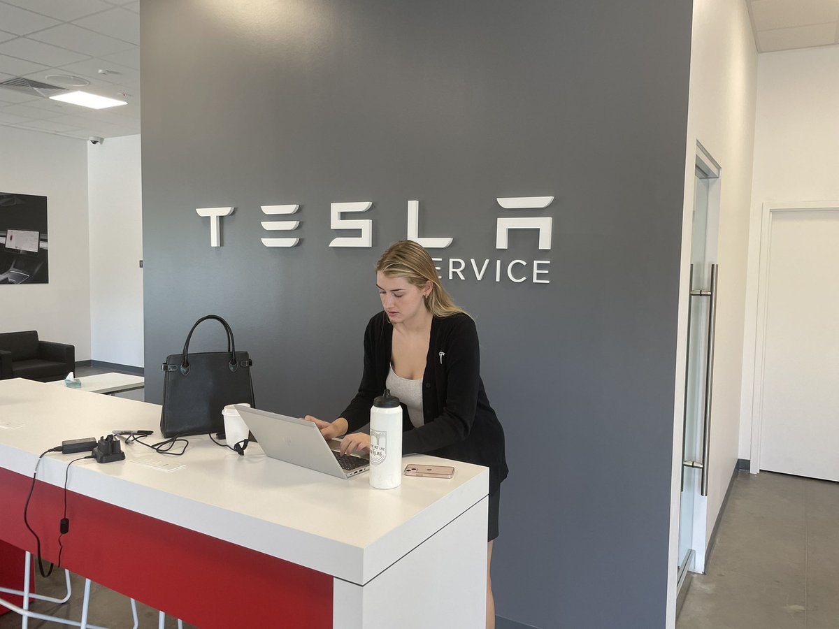HeckerDoug's tweet photo. Hi Elon,
Tesla lawyer in the making! #nextlawyerfortesla #elonmusk https://t.co/WJ6HDlOT9P
