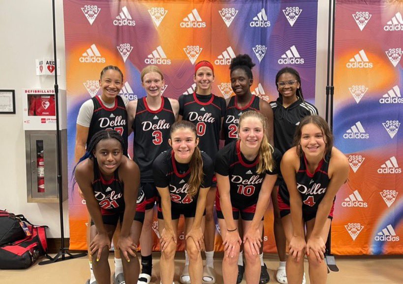 coachD1524's tweet photo. What a great week of basketball! This group competed, super fun to watch and coach! 7-2 on our long week. Ready for Cali. Coaches I’ll be waiting 📲🤳a lot of top tier talent that can contribute to any program in the country 😁 https://t.co/PviWTk0XPX