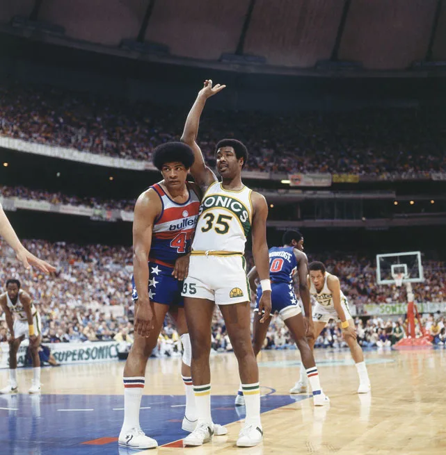 Happy birthday to champ Paul Silas! 