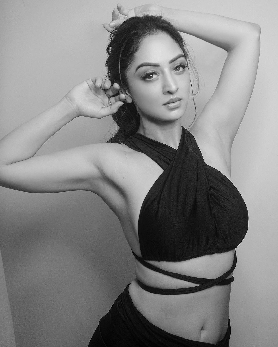 Actress Daily on X: Sandeepa Dhar Sexy Armpits 🔥🥵❤️ #sandeepadhar  #sandeepa #bollywoodhot #bollywoodactress t.cobtphnhRSCh  X