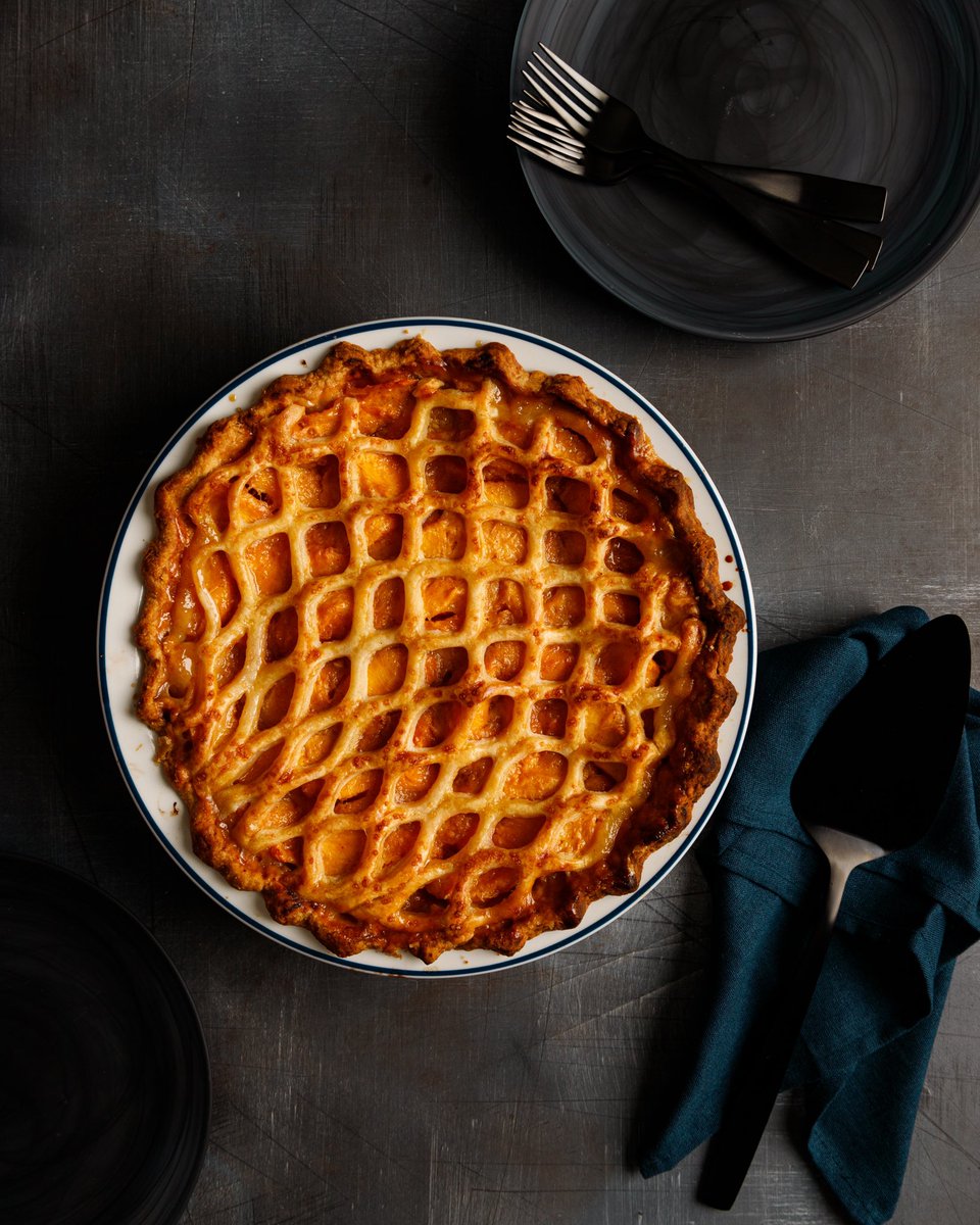 VictoriaJempty's tweet photo. Peach pie with the coolest lattice crust https://t.co/ZqsgKWRnf0