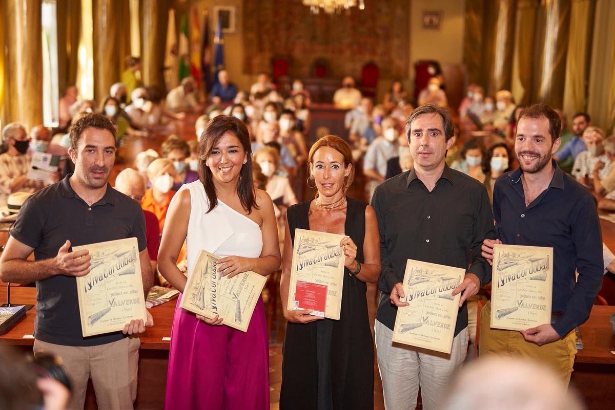 OrquestadeCO's tweet photo. 📷 El pasado jueves 7 de julio tuvo lugar la presentación de su última grabación, un CD dedicado a la Zarzuela que incluye las obras "Viva Córdoba" y "El Puñao de Rosas".

#OrquestadeCórdoba 🎼  #Zarzuela @IMAECordoba @oposicionesayu1 https://t.co/VB6cjTTocJ