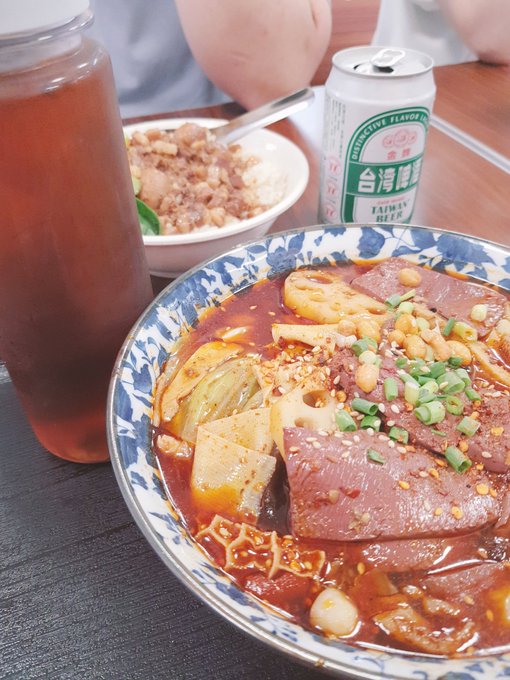 中華フードコートで、291章で出てきた酸梅湯を初めて飲めて大変満足です🙏喜びのあまり色んな種類の買った 