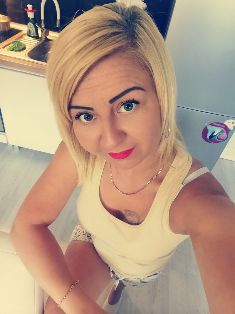 güzel olmayan bir kadınla sevgili olurmusun? istiyorsan beni ekle. onlineyim bugün yazışalım mı?