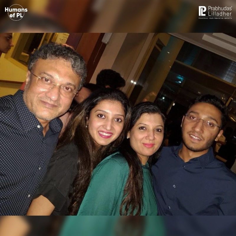 PLIndiaOnline's tweet photo. I resumed work after 13 yrs and joined as a trainee in the Technical Analysis team at PL. Gradually, I rose the ranks and am today the Vice President of the technical analysis desk!
Read @vrparekh1968's journey: https://t.co/TKUx7xatCj
#humansofPL #prabhudaslilladher #plindia