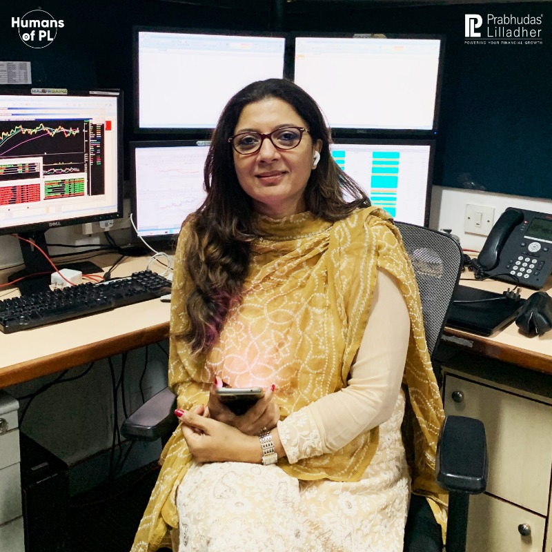 PLIndiaOnline's tweet photo. I resumed work after 13 yrs and joined as a trainee in the Technical Analysis team at PL. Gradually, I rose the ranks and am today the Vice President of the technical analysis desk!
Read @vrparekh1968's journey: https://t.co/TKUx7xatCj
#humansofPL #prabhudaslilladher #plindia