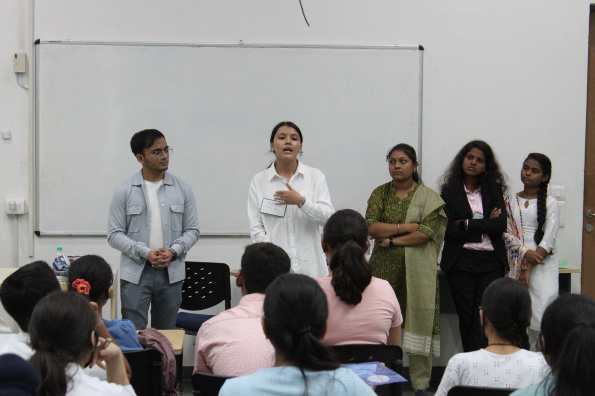 taleofhumankind's tweet photo. Here comes the most exciting part of #YouthShala: ChangeVarta, where young changemakers give hands-on experience of changemaking to the school students. We were amazed to see how children tinkered to find solutions to the diverse problems they empathized with. (Youth for Youth) https://t.co/0cbDLtVRpk