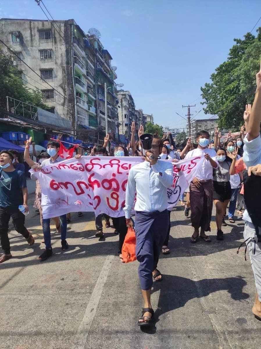 MizzimaNews's tweet photo. စိတ်ဒဏ်ရာရ မြေပြင်သပိတ်လူငယ်တစ်ဦး

#Mizzima #protest #မြေပြင်သပိတ်
#RejectMilitaryCoup https://t.co/XfYsYV4rEW