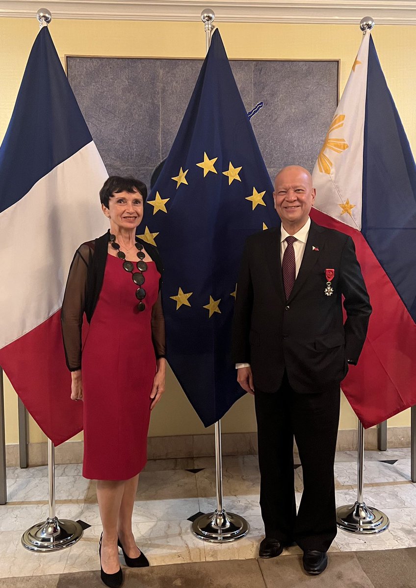 DaximLucas's tweet photo. San Miguel CEO Ramon Ang conferred the French government’s highest distinction, the Legion of Honor for strengthening Franco-Philippine ties “by advancing shared economic goals and being a force for good.“ French Ambassador Michèle Boccoz conferred the honor. ⁦@InquirerBiz⁩ https://t.co/mN6lSNGpcW