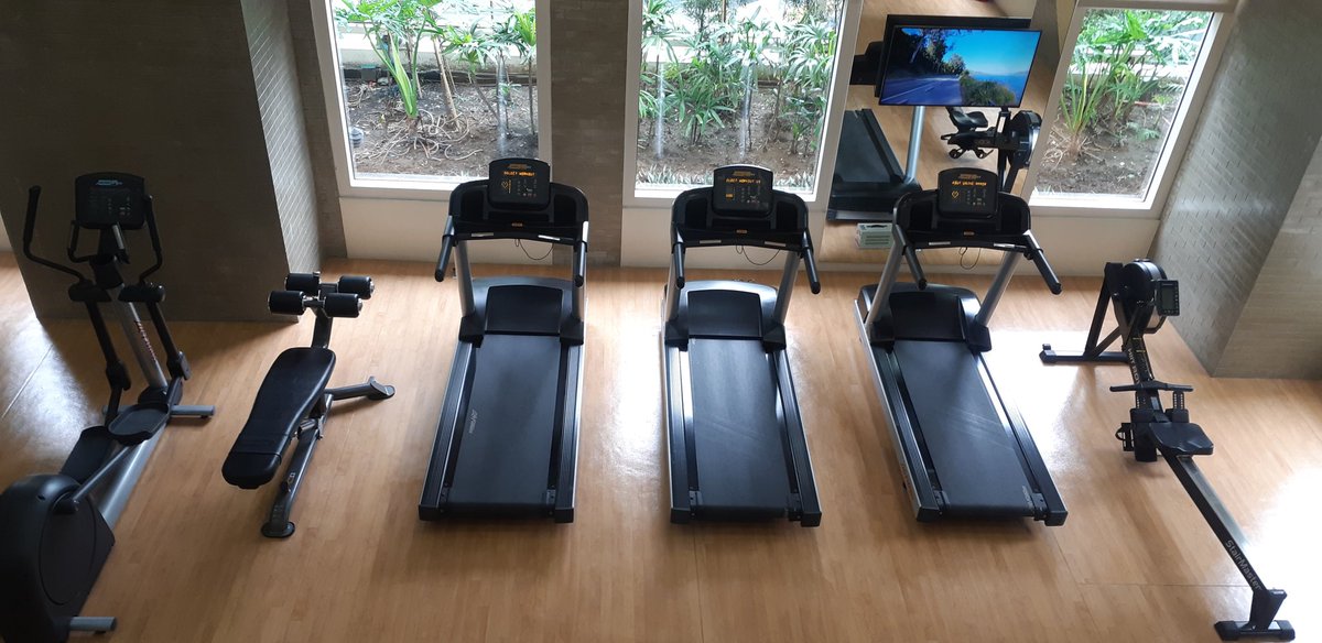 inyourspaceph's tweet photo. Unexpectedly, a client called us up asking to join them in their unit handover at San Antonio Residence, Makati. So, we went.

They want this unit sold. Fast.

Süre.

#sanantonioresidence #megaworld #makati #residential #realestate #forsale #home #propertyinvestment #listwithus https://t.co/4RDmCb3j1f