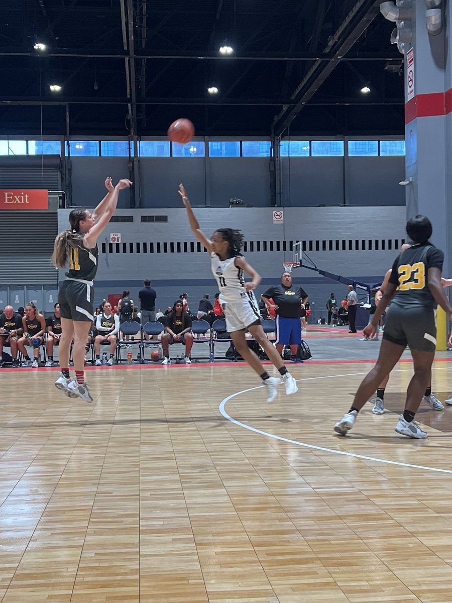 SS24Basketball's tweet photo. Morgan Trigueiro (2023) led our platinum team in scoring at 23ppg, this is one of her 5 3pt FG in the opener @NikeTOCChicago https://t.co/yRkcBm3mZ2