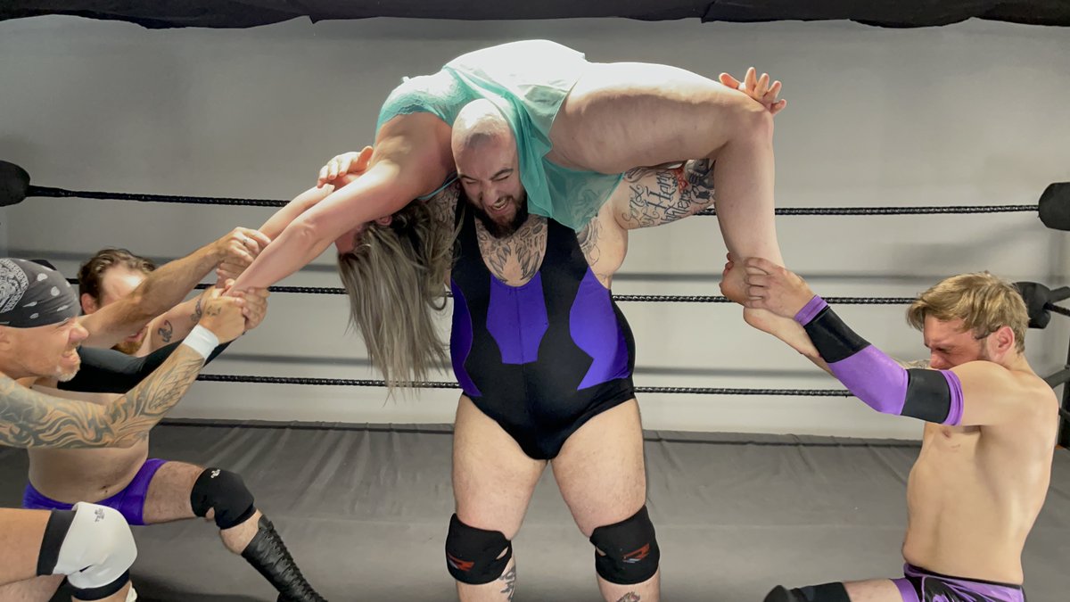 MutinyWrestling's tweet photo. AMAZING ACTION IN THE LAST SHOOTING! a lot of new people (all pro wrestlers) and Im editing the videos now. All the pictures of the shoot will be posted on https://t.co/9FJBEdSknA and the videos on https://t.co/uT7uEUIgV3 (also guy vs guy coming soon!) https://t.co/J1VEKaS5jS