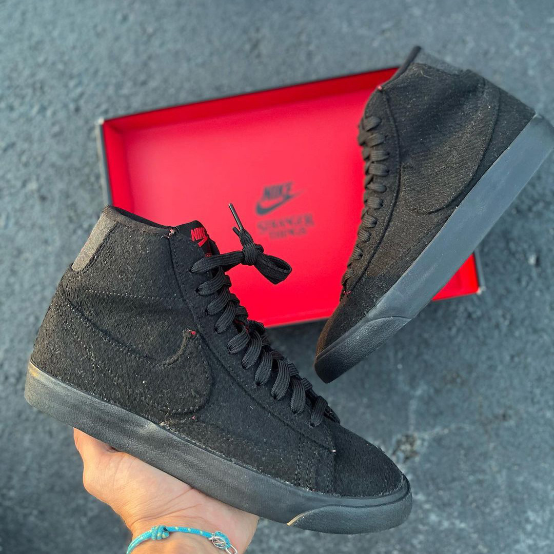 sneaker_wars's tweet photo. 【リーク】ストレンジャー シングス × ナイキ "キャスト &amp; クルー/ブラック" ブレザー ミッド &amp; テイルウィンド
⇒https://t.co/OvCnVNUflA
#sneakerwars #スニーカー #ナイキ https://t.co/an0ejIrAGn