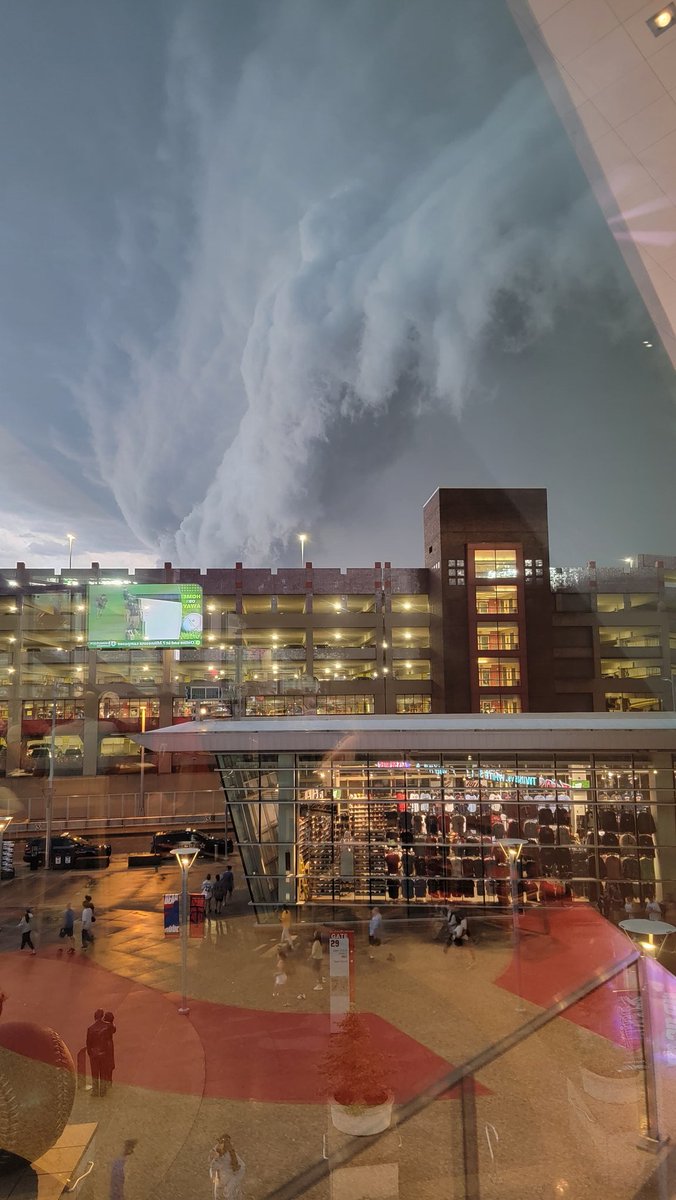 knitnrun's tweet photo. 3rd rain delay tonight at the #mntwins game. This time mother nature means it! #weather #baseball #raindelay #minnesota https://t.co/h4vbJ5fZd7