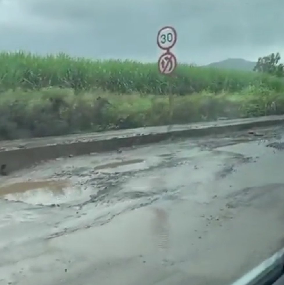 PotholeWarriors's tweet photo. Yes .. that's y speed limit is kept  30km/ hr on National Highway

Shri @nitin_gadkari Ji 
Is more concerned about citizens safety.... thanx

@MORTHIndia @RoadsOfIndia 
@Dev_Fadnavis @mieknathshinde 
@AUThackeray @AshwiniBhide https://t.co/TVcr8oXvpY