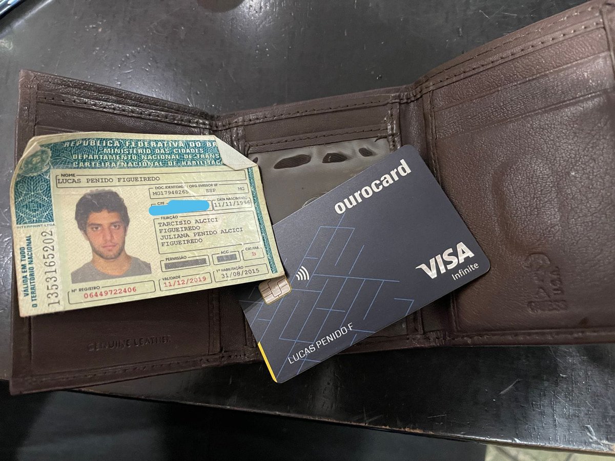 coe rapaziada essa carteira tava no chão lá no Mineirão e é um documento muito importante, quem puder dá rt pra chegar nele eu agradeço