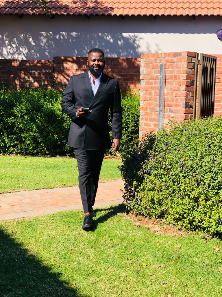 PietVho's tweet photo. @Terrimudau @Phalaphala Uva Dopeni kha lockdown street
#khokho locha
Duvha lambabebo la vhathu vhatevhelaho
1.Lufuno makananise uva madombija depo
2. Vho rasta fhumu mukosi Uva gwenani ya ha themeli
Na
Thina budeli Uva Dopeni tshipise
#gariki za mirithitho
#ndono vha fhano
#629
Rina nwi misi yothe https://t.co/DRQQv9kZx0