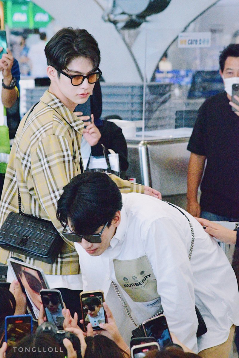 tonglloll's tweet photo. แงงงงงงง มองกันเก่ง 🥹

#TBMonogramXBrightWin
#bbrightvc #winmetawin 
#ไบร์ทวิน https://t.co/7M8c1g2UN5