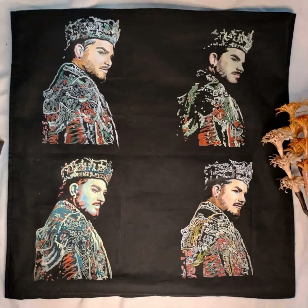 ellen_wages's tweet photo. This arrived!  Beautiful oil by @MugdhaSakpal - also tote and 4 vector pillowcase.  She can do it all. She's on IG and FB. Thanks to @dianakat13 for permission to use her gorgeous photo. #adamlambert #thecanvas https://t.co/kFcbDRhfdj