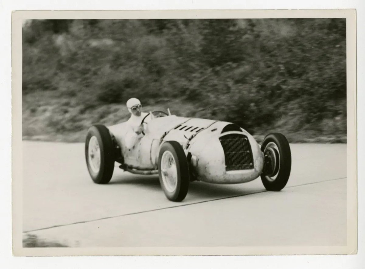 Automoblog's tweet photo. #History buffs and #carenthusiasts will appreciate this remarkable underdog story.
Make Faster by Neal Bascomb the next book you read: https://t.co/YgbQ7M7NdP #BookGarage https://t.co/HgWC9D8oar