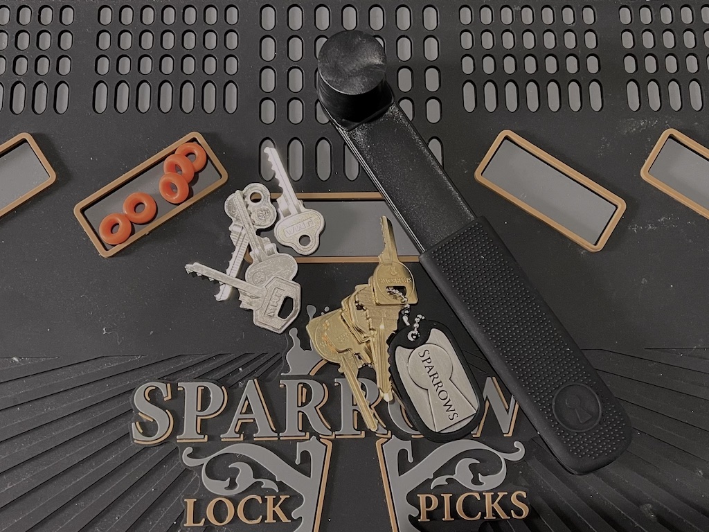 Bump keys and hammer just arrived. I will bring them along to the Sydney Toool meetup on the 27th if you want to try them out! #toool #lockpicking #locksport <a href="/_b003y_/">B003y</a>