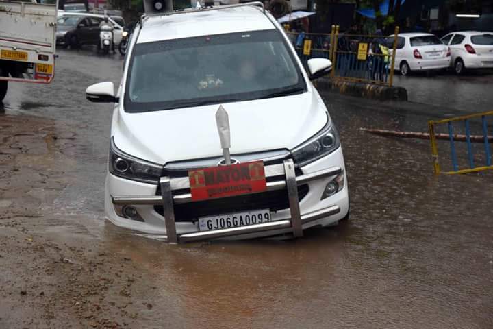 AkshayBRS's tweet photo. Situation of Mayor In #GujaratModel 👇 https://t.co/8M4KfmThK2