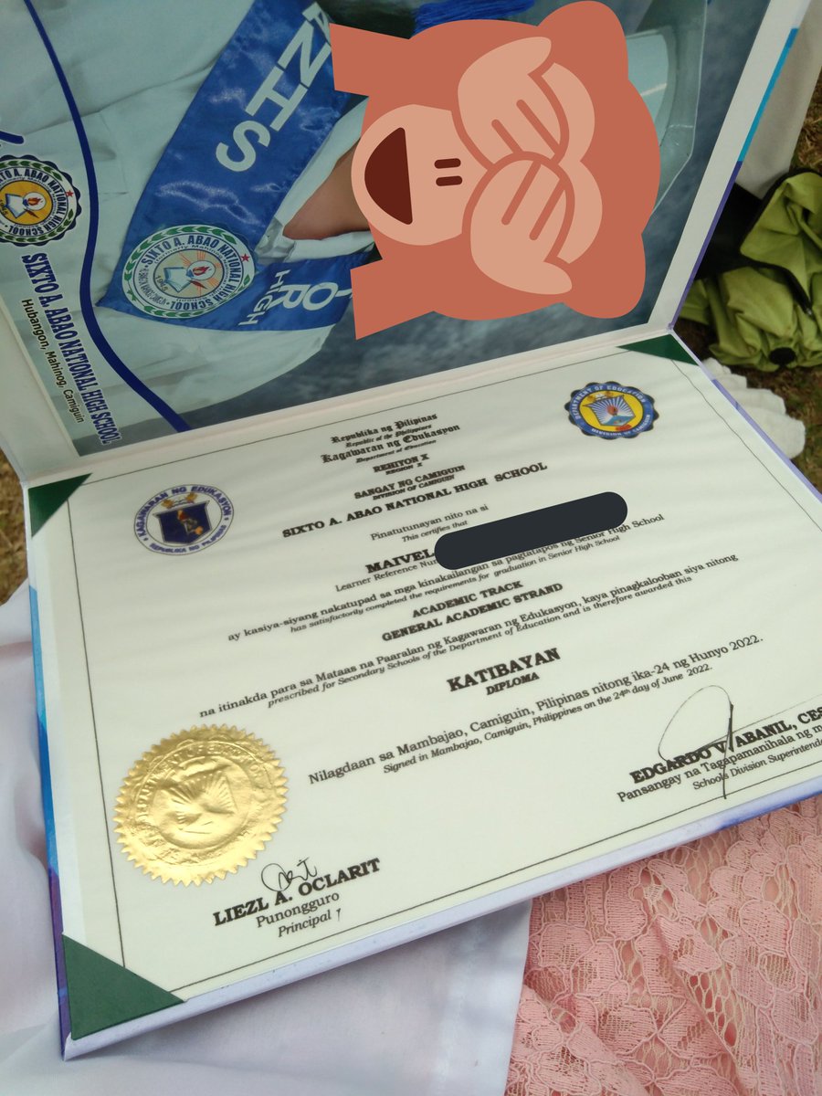 shiaaashii's tweet photo. FINALLY!!! ON TO MY NEXT JOURNEY (COLLEGE) #shsgraduate https://t.co/zdxwftEDoT