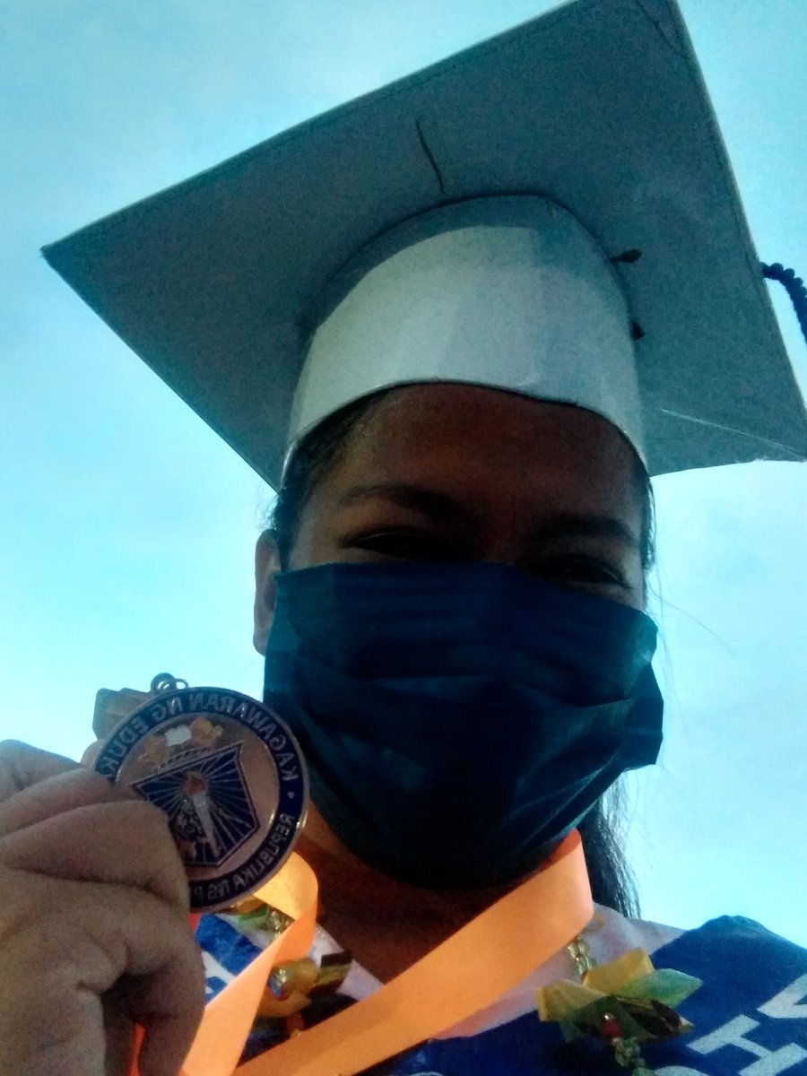 shiaaashii's tweet photo. FINALLY!!! ON TO MY NEXT JOURNEY (COLLEGE) #shsgraduate https://t.co/zdxwftEDoT