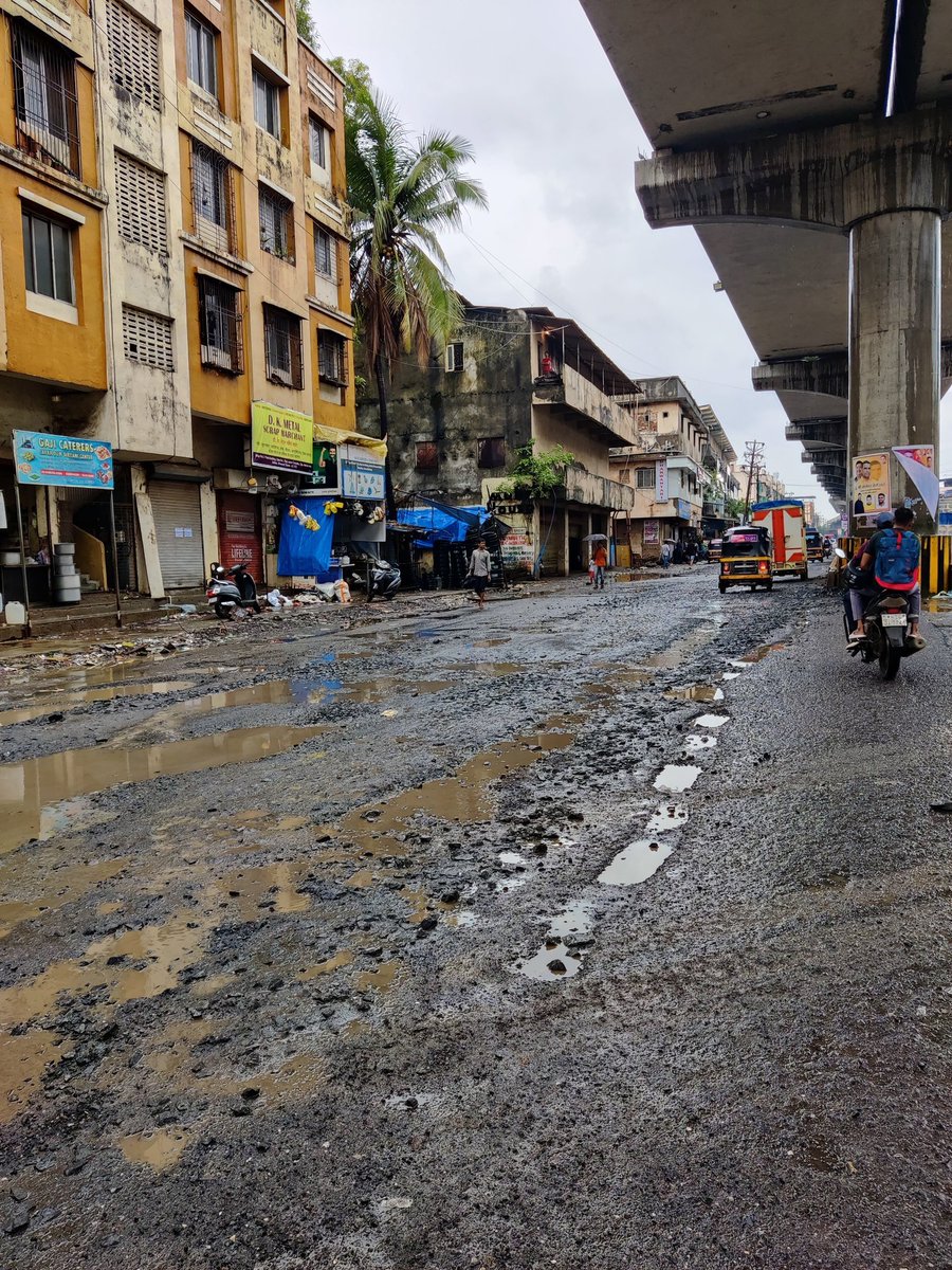 QueenofThane's tweet photo. Kalher Kasheli Bhiwandi Road , People say Bhiwandi is future, if this is future then surely future is bleak !  #mumbai #thane https://t.co/It71jTkNbq