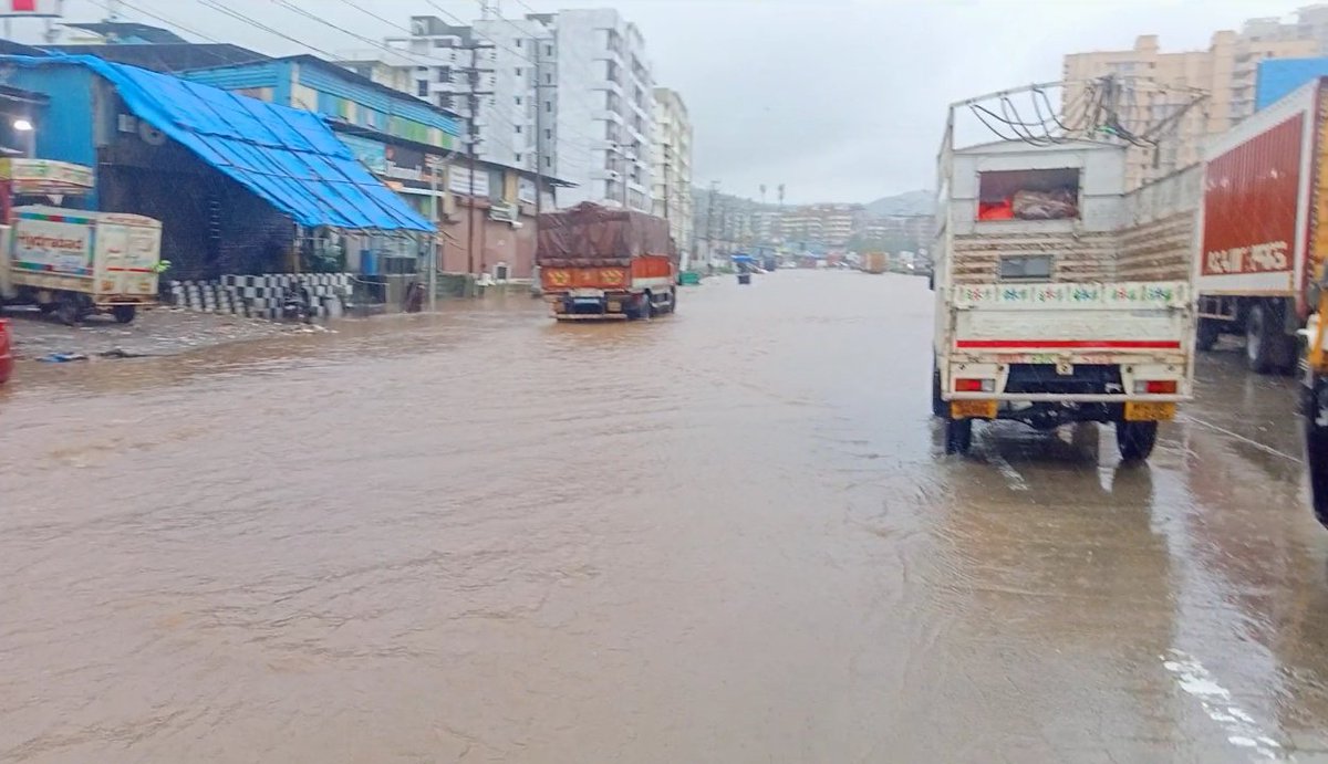 azaan_af's tweet photo. Water logging in shilphata
from Green park The Heaven place to shibli nagar kindly look into this matter ASAP  @TMCaTweetAway @malavi_sandeep @UbedChaudhary @rockynazim @SAIFPATHAN84 @MumbraPravasi @PotholeWarriors @Info_Thane1 @Awhadspeaks @ShanuPathanNCP @QueenofThane https://t.co/c3K8uddftb
