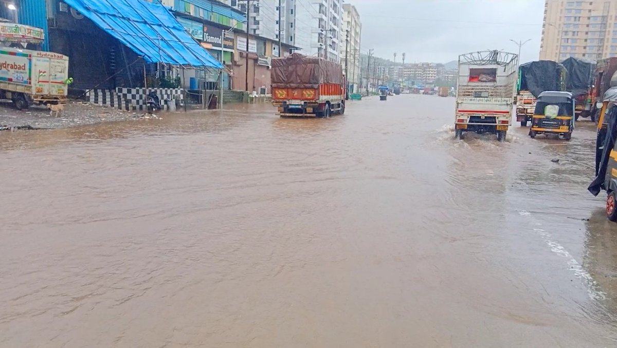 azaan_af's tweet photo. Water logging in shilphata
from Green park The Heaven place to shibli nagar kindly look into this matter ASAP  @TMCaTweetAway @malavi_sandeep @UbedChaudhary @rockynazim @SAIFPATHAN84 @MumbraPravasi @PotholeWarriors @Info_Thane1 @Awhadspeaks @ShanuPathanNCP @QueenofThane https://t.co/c3K8uddftb