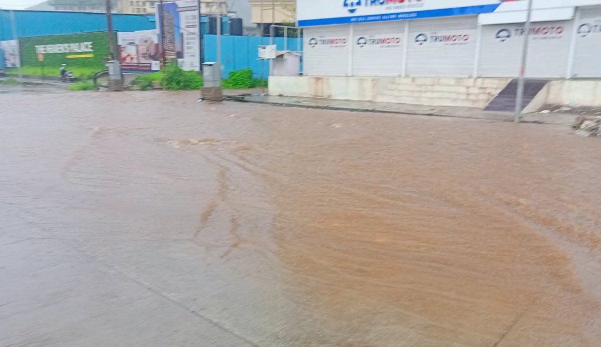 azaan_af's tweet photo. Water logging in shilphata
from Green park The Heaven place to shibli nagar kindly look into this matter ASAP  @TMCaTweetAway @malavi_sandeep @UbedChaudhary @rockynazim @SAIFPATHAN84 @MumbraPravasi @PotholeWarriors @Info_Thane1 @Awhadspeaks @ShanuPathanNCP @QueenofThane https://t.co/c3K8uddftb
