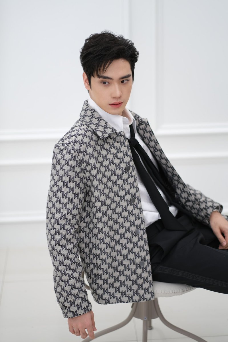 Tee_Jaruji's tweet photo. กล้องโฟกัสหน้า หัวใจโฟกัส You 😚 #TEeThanapon https://t.co/nPj9rYErgg