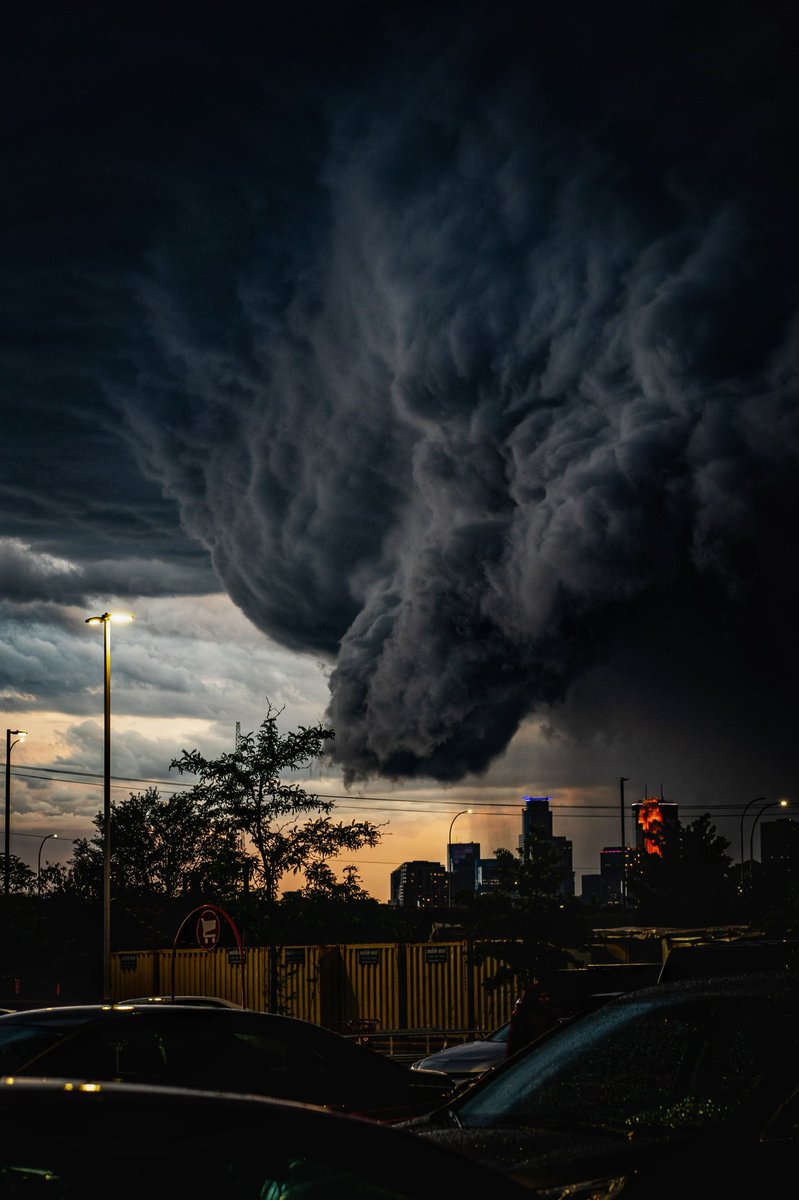 Wicked skies over NE Mpls tonight.