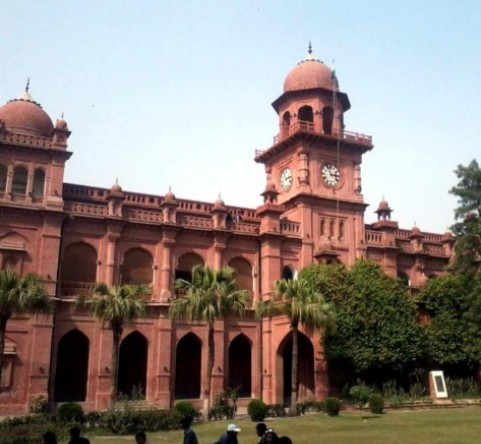 samitakaur74's tweet photo. Our Panjab University was snatched by partition. Journey from Lahore to Chandigarh. Why is #Punjab being denied a right to an Educational institution which belongs to Punjab? 
#SavePunjabUniversity
@CMOPb @Partap_Sbajwa @SukhpalKhaira @pu_mirror @AvvijitDhaliwal @_Deep_KSandhu https://t.co/FjPqCHu8TR