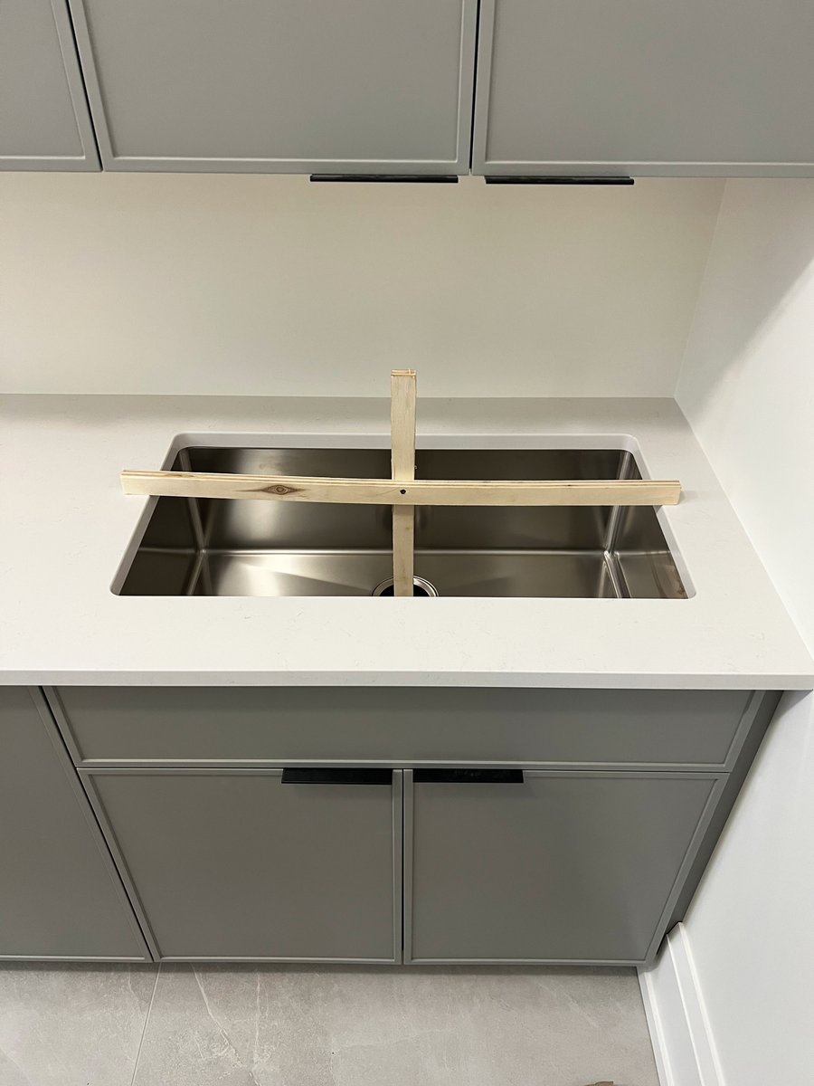 CocoTile's tweet image. Silestone Miami Vena Quartz Laundry Room Countertop #cocotile
