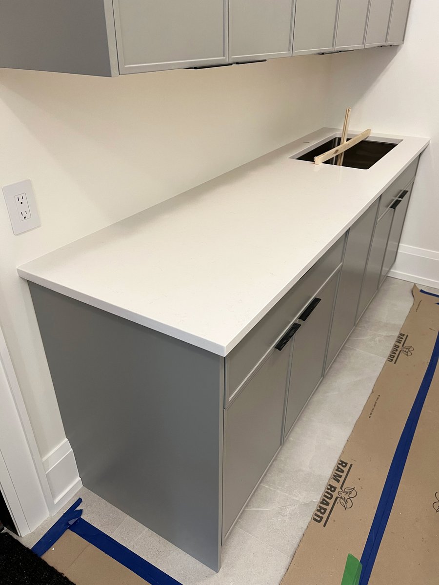 CocoTile's tweet image. Silestone Miami Vena Quartz Laundry Room Countertop #cocotile