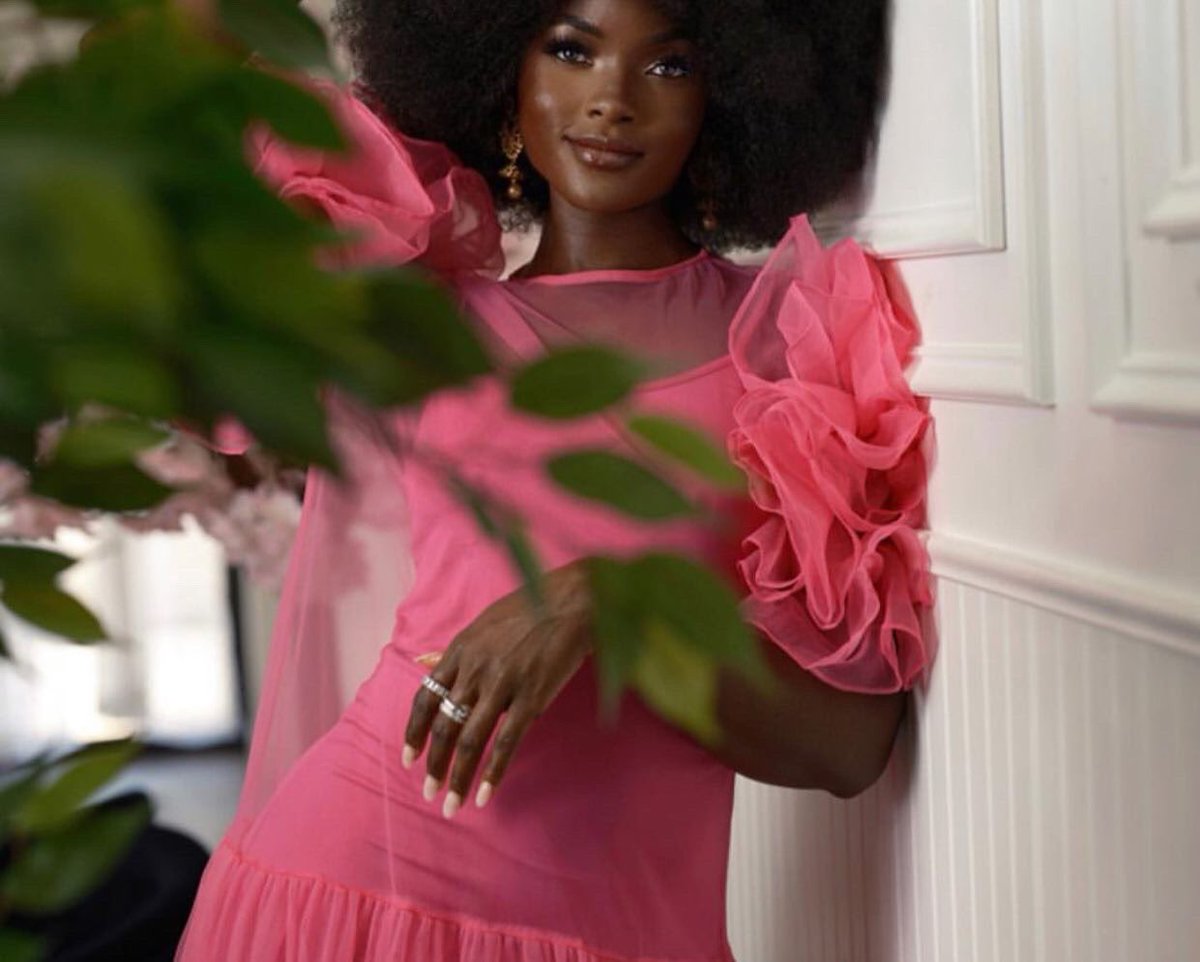 SaloneKongosa's tweet photo. Salone titi too fine, @sonia_barbie_tucker just ๐ฅ๐ฅ๐ฅ
#salonetiti #sierraleone #mamasalone #salonemusic #saloneborbor #africanmusic #irepsierraleone https://t.co/so3Hi0zDdf